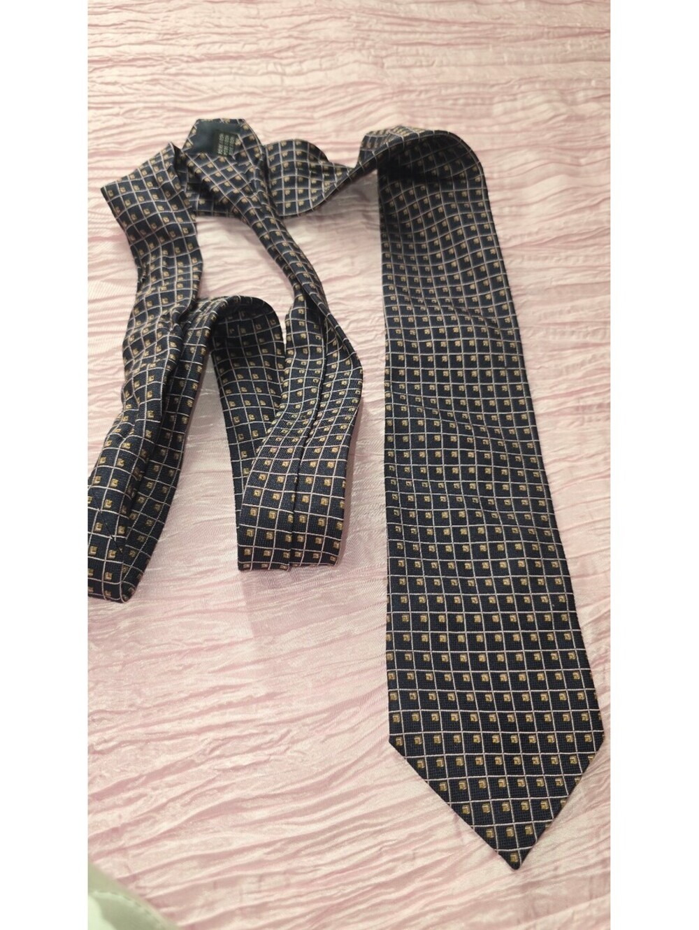 Guy Laroche Paris 100% Silk Men’s Tie Vintage Geometric Navy Gold